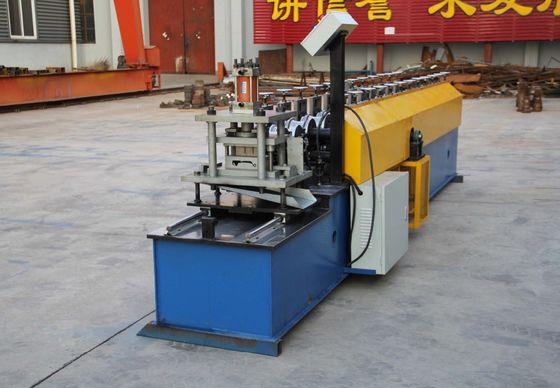 50Hz Kapı Çerçevesi Rulo Şekillendirme Makinesi 12m / dak 2 Tesviye Mili